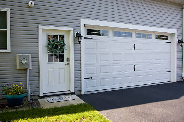 24/7 Emergency Garage Door Panel Replacement experts in Campo, CA